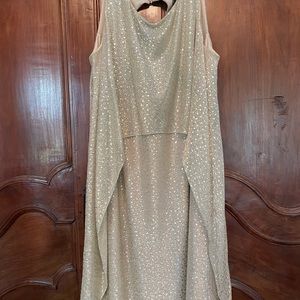 Womens SLNY Short Dress in Gold and Size 8